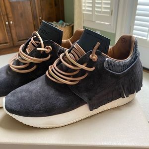 Esseutesse Shoes Size 36(6). Only worn a few times. Like new!!! Black Suede